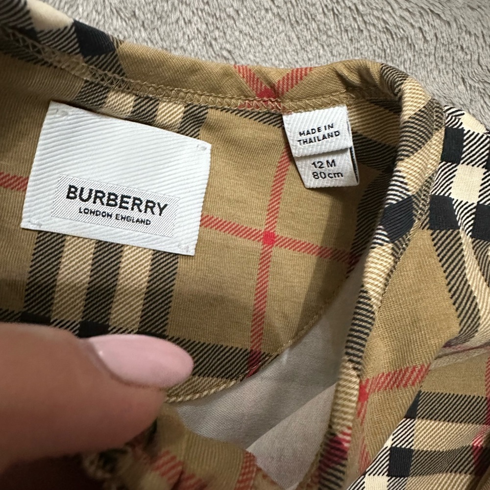 Burberry Tan and Black Footies One Piece with hat new - Picture 4 of 6